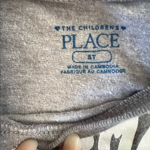 BOGO 5𝒯 𝒞𝒽𝒾𝓁𝒹𝓇𝑒𝓃’𝓈 𝒫𝓁𝒶𝒸𝑒 𝒯-𝓈𝒽𝒾𝓇𝓉 - Picture 2 of 3